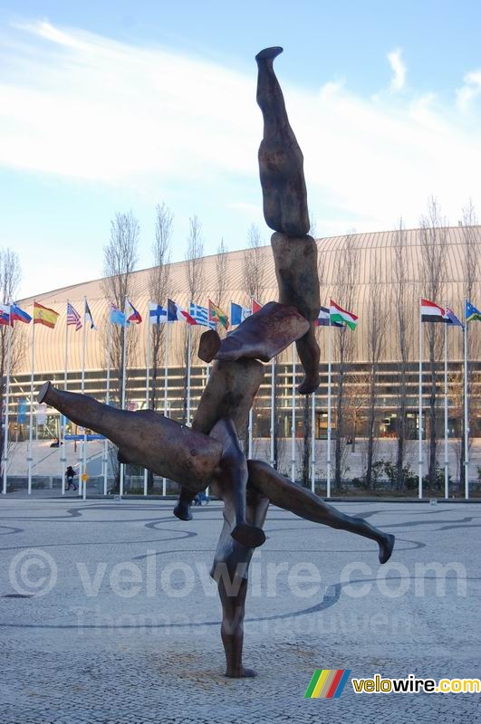 Une statue dans le parc de l'exposition mondiale de 1998
