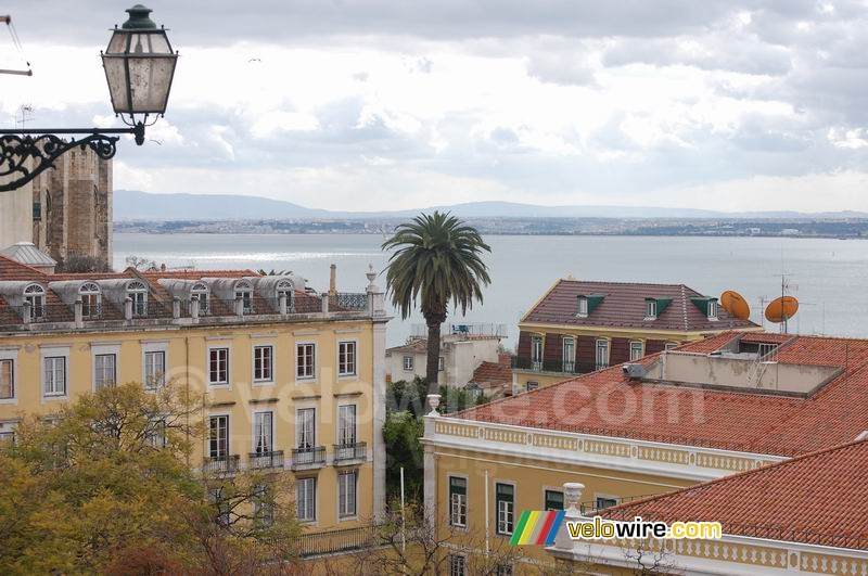 Gele huizen in Lissabon