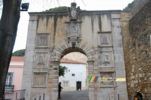 The entry gate to the São Jorge castle (507x)