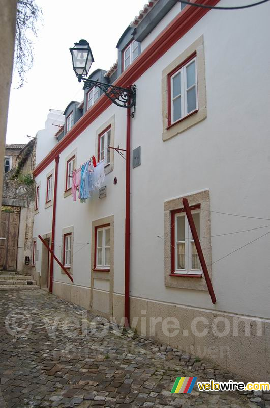 Een wit-rood huis