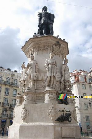 A statue for Luís de Cames - poet (622x)