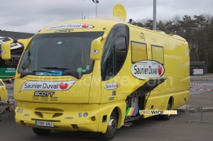 Le bus de l'équipe Saunier Duval-Scott (779x)