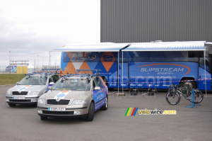 The Slipstream Chipotle bus and cars (787x)