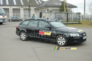 Une Audi noire de l'équipe Team High Road (601x)