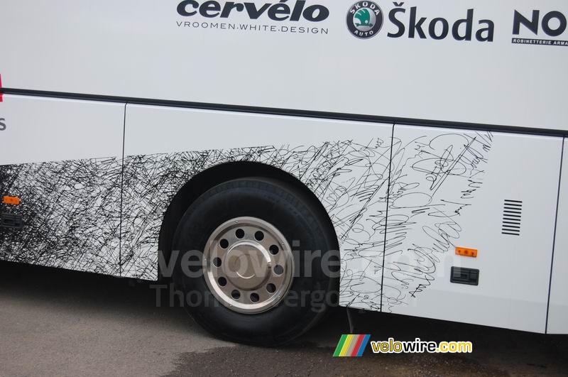 Detail of the Team CSC bus: signatures