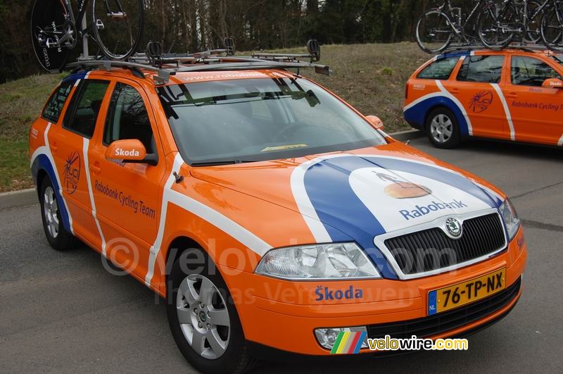 Les voitures de l'équipe Rabobank Cycling Team