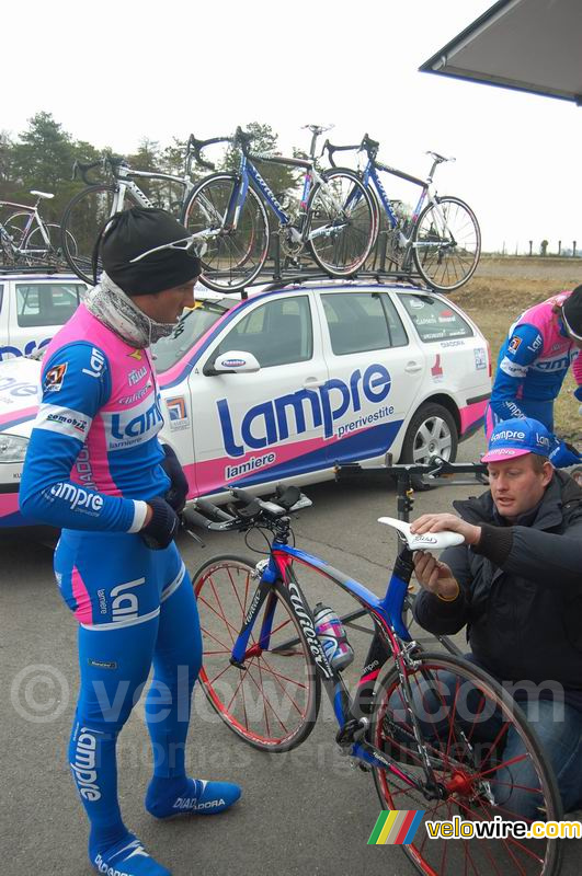 Ook bij Lampre wordt het zadel nog even goed gezet