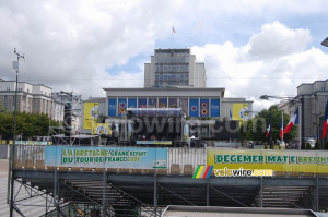 Présentation des équipes : l'hôtel de ville à Brest (445x)