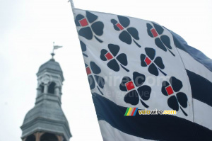 Breton flag with the Française des Jeux logo instead of the ermines (622x)