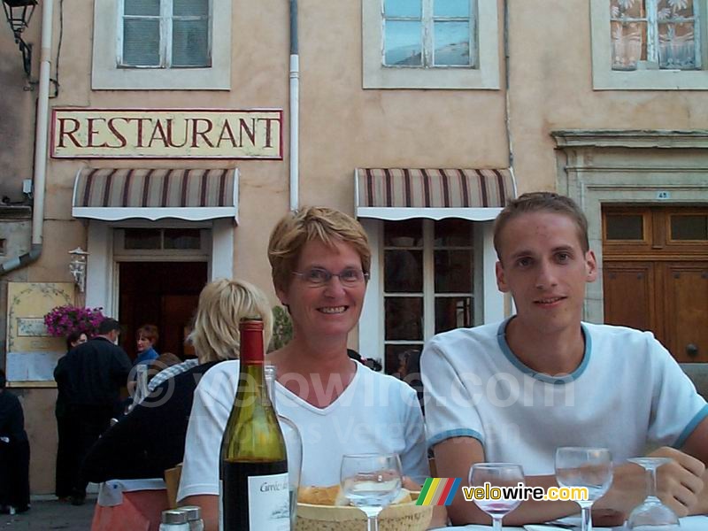 Mijn moeder en ik voor Restaurant des Halles