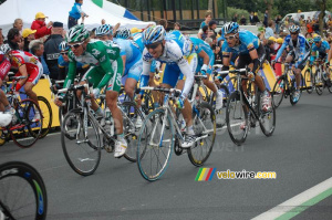 Dmitriy Fofonov (Crédit Agricole), Vladimir Efimkin (AG2R La Mondiale) & George Hincapie (Team Columbia) (504x)
