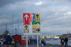 The signs with the directions for the Tour de France (594x)