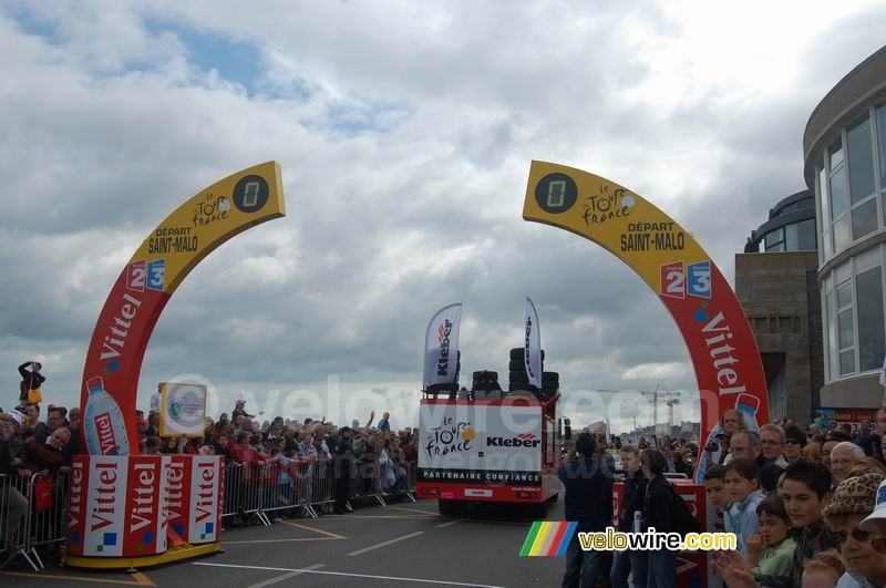 The start arch for the Saint-Malo > Nantes stage