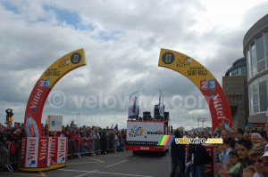 The start arch for the Saint-Malo > Nantes stage (421x)