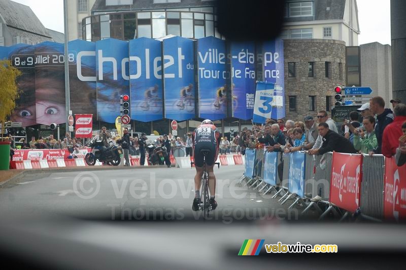 Arnaud Coyot (Caisse d'Epargne) during the time trial - in front of the Cholet city hall