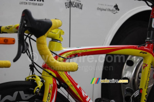 Le vélo d'Alejandro Valverde (Caisse d'Epargne) (2) (369x)