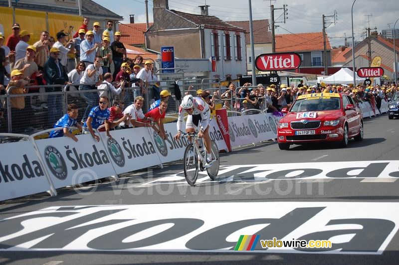Fabian Cancellara (CSC Saxo Bank) bij de finish in Cholet