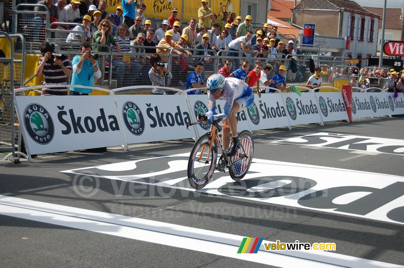 Christian Vandevelde (Garmin Chipotle) bij de finish in Cholet