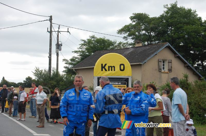 De reële start van de etappe Cholet > Châteauroux