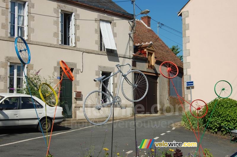 Decoration in Aigurande : a piece of art made of bikes and wheels
