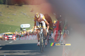 Riccardo Ricco (Saunier Duval-Scott) & Alejandro Valverde (Caisse d'Epargne) à l'arrivée à Super-Besse (588x)