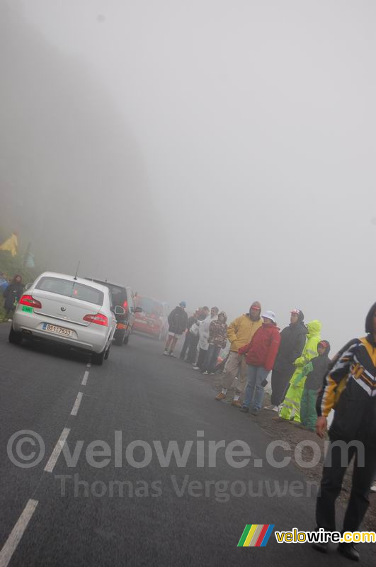 De beklimming van de Pas de Peyrol in de mist (1)