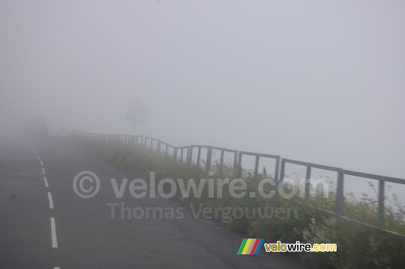 De beklimming van de Pas de Peyrol in de mist (3)