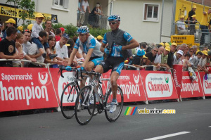 Christian Knees & Marco Velo (Milram) at the finish in Aurillac (355x)