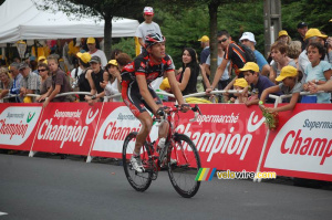 Arnaud Coyot (Caisse d'Epargne) at the finish in Aurillac (379x)
