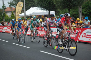 Aankomst in Aurillac van Nicki Sörensen (CSC Saxo Bank), George Hincapie (Columbia), Fabian Cancellara (CSC Saxo Bank), Stéphane Goubert (AG2R La Mondiale), William Bonnet (Crédit Agricole) & Gerald Ciolek (Columbia) (407x)
