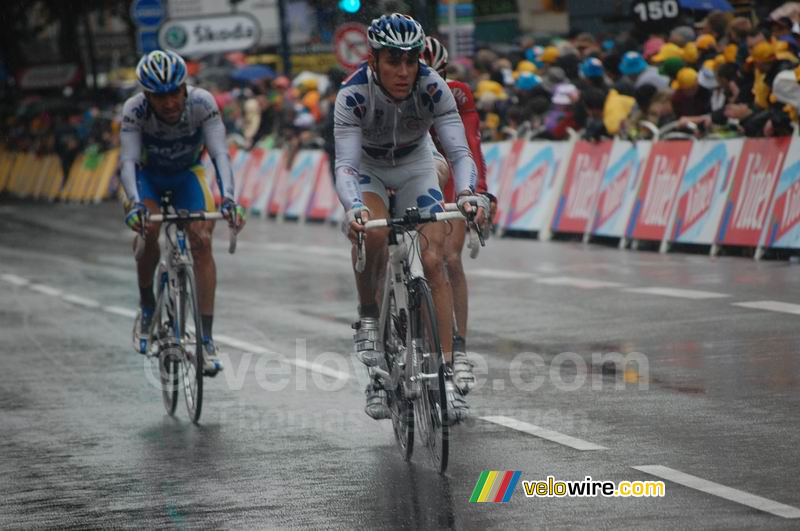 Philippe Gilbert & Arnaud Gerard (verborgen) (Franaise des Jeux), Stphane Aug (Cofidis) & Christophe Riblon (AG2R La Mondiale) bij aankomst in Toulouse