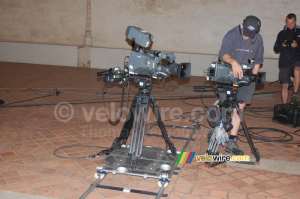 The cameras (521x)