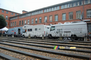 The cars with technical material for the show (604x)