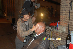 One of the guest gets a final make up (548x)