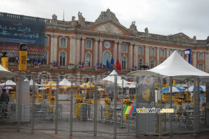 Le Village Départ sur la Place du Capitole (2) (481x)