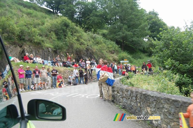 Beaucoup de spectateurs sur la route du Col d'Aspin
