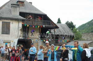 Une maison décorée avec des cyclistes (484x)