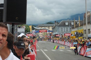 The finish in Bagnères-de-Bigorre (382x)