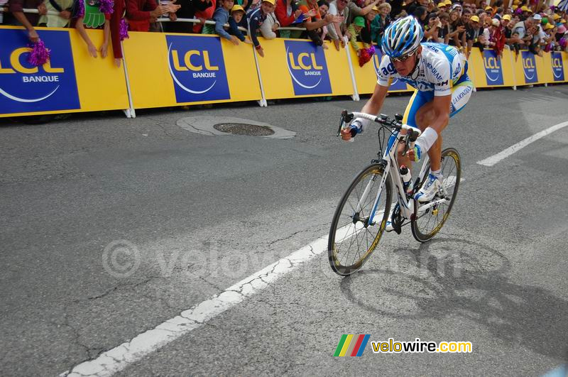 Vladimir Efimkin (AG2R La Mondiale) bij aankomst in Bagnères-de-Bigorre