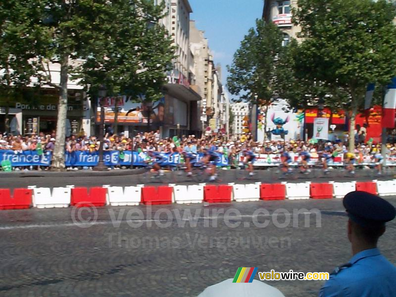 TDF 28/07/2002 (Paris): First tour Champs Elysésées