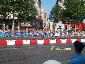 TDF 28/07/2002 (Paris): First tour Champs Elysésées (224x)