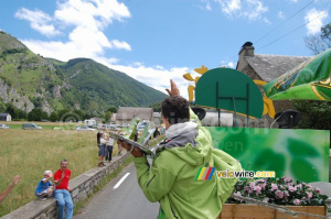 Le serveur de Panach' salue le public (289x)