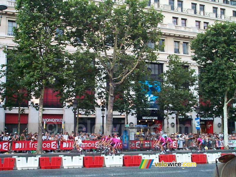 TDF 28/07/2002 (Paris): Laps of honour - Telekom