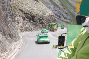 La caravane publicitaire Panach' dans la descente du Tourmalet (500x)