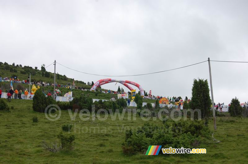 L'arche du dernier kilomètre (la flamme rouge) sur la montée vers Hautacam