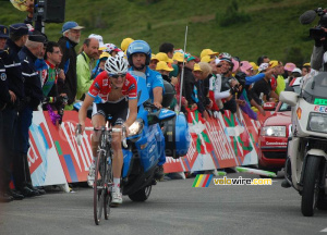 Frank Schleck (CSC Saxo Bank) at the finish on Hautacam (618x)