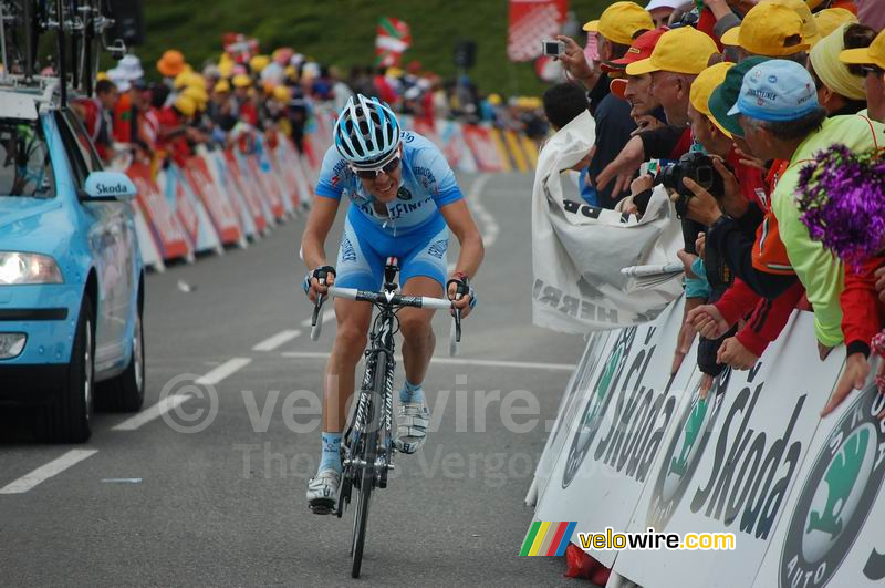 Bernhard Kohl (Gerolsteiner) at the finish on Hautacam