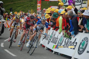 Christian Vandevelde (Garmin Chipotle), Cadel Evans (Silence Lotto), Riccardo Ricco (Saunier Duval-Scott), Denis Menchov (Rabobank) & Carlos Sastre (CSC Saxo Bank) at the finish on Hautacam (837x)