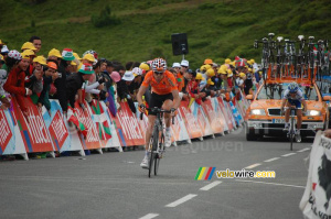 Samuel Sanchez (Euskaltel-Euskadi) & Tadej Valjavec (AG2R La Mondiale) at the finish on Hautacam (455x)
