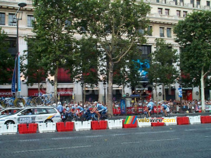 TDF 28/07/2002 (Paris): Laps of honour - Domo Farm Frites (240x)